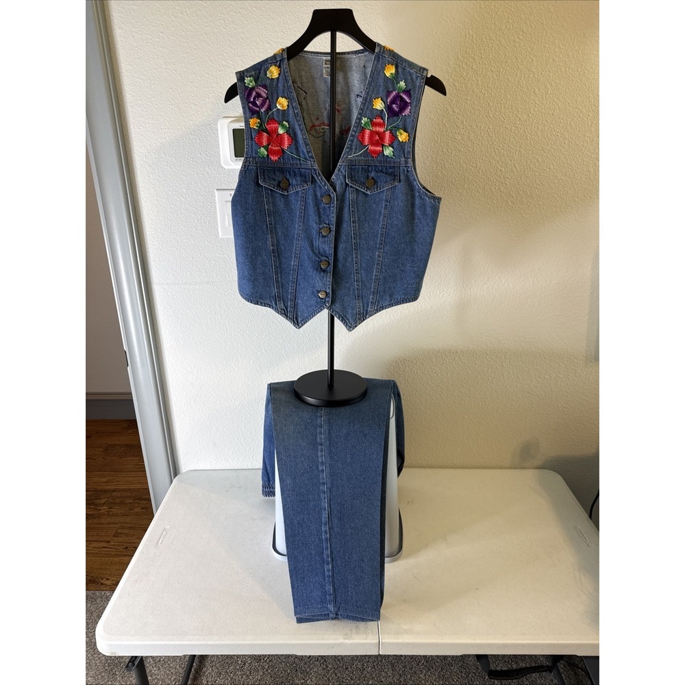 Simply Blues Women's Denim Vintage Embroideredโ Vest And Jeans Size XL